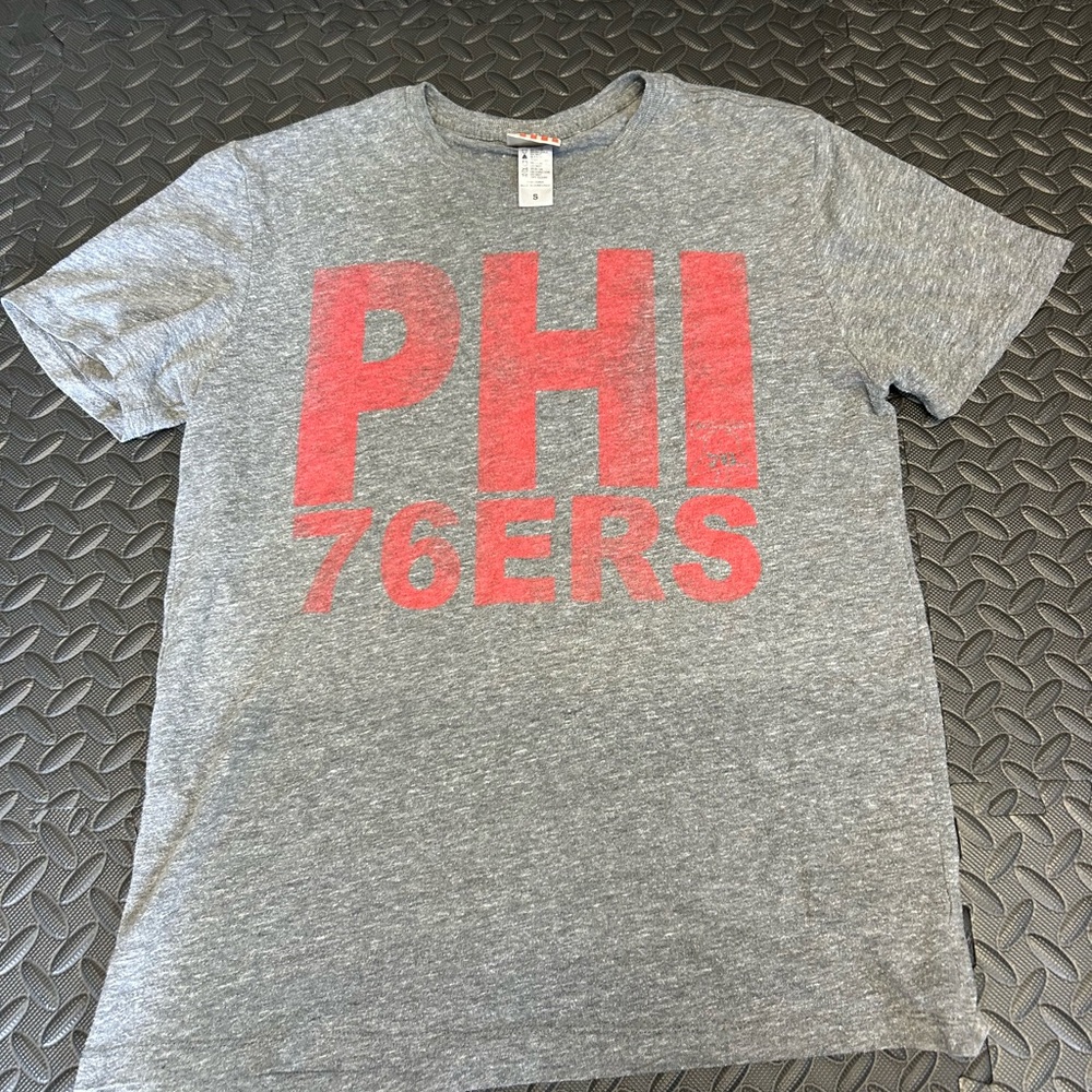 Junk Food Clothing Gray Tee with Red PHI 76ERS Print